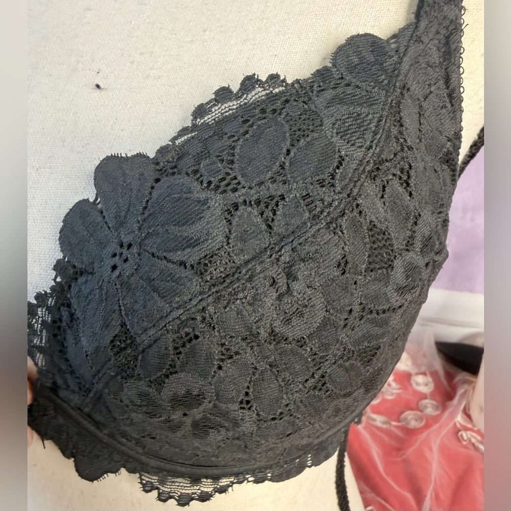 Push-Up Victoria's Secret Lace Front Closure Bra Duo - Black and Red - Picture 11 of 15